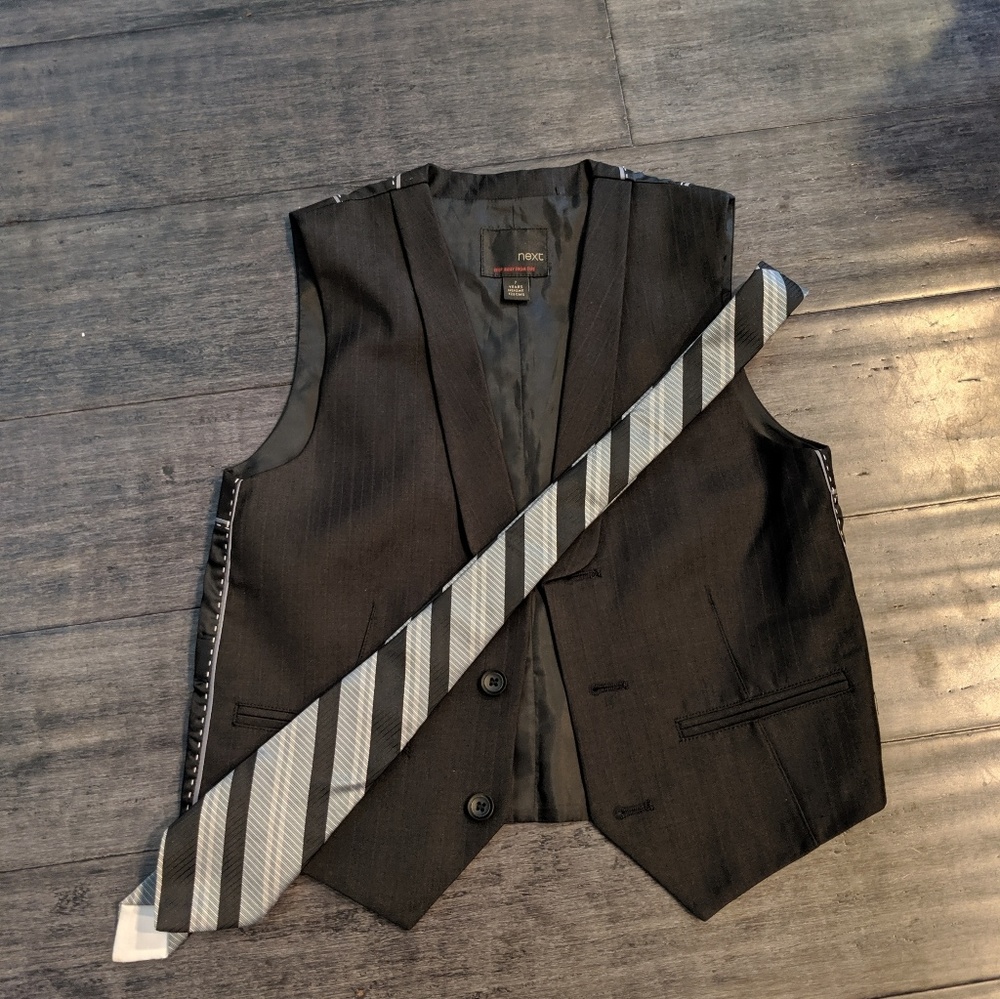 Holiday vest plus tie 7
